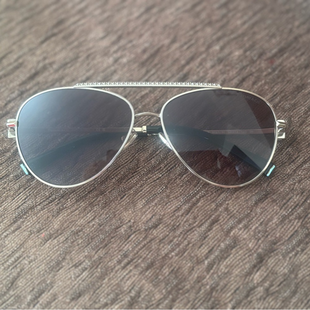 Tiffany & Co- TF3101-B Sleek Silver Aviator Sunglasses with Gradient Lenses